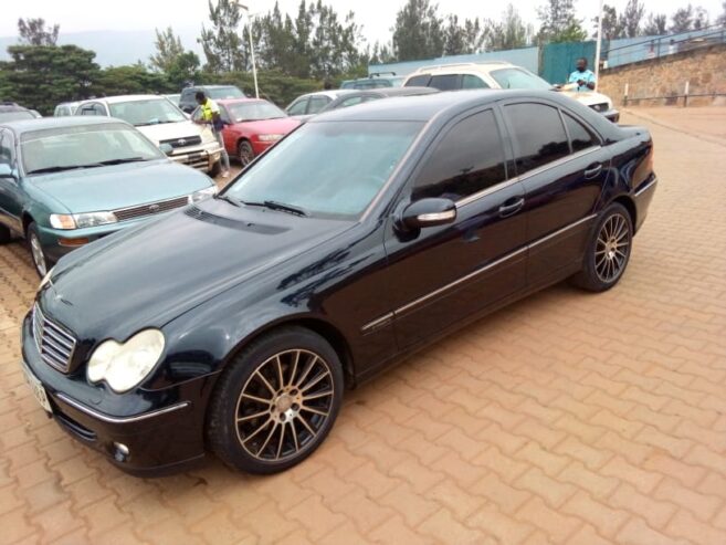 MERCEDES BENZ C200 2005 AUTOMATIC FOR SALE AT RWF9,500,000