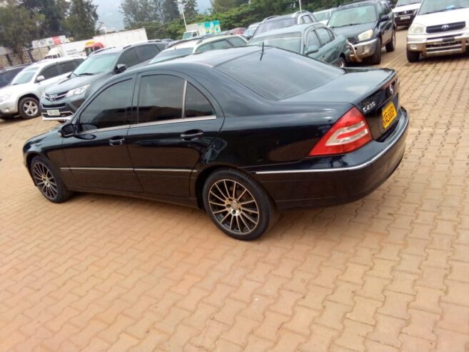 MERCEDES BENZ C200 2005 AUTOMATIC FOR SALE AT RWF9,500,000