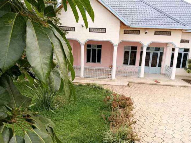 KIMIRONKO5BEDROOMS, 3BATHROOMS FOR RENT AT RWF400,000
