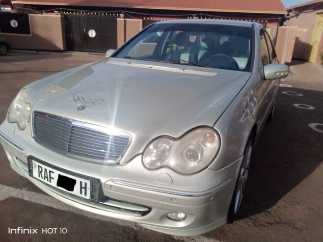 MERCEDES-BENZ C-CLASS 2002 AUTOMATIC FOR SALE AT RWF7.500.000
